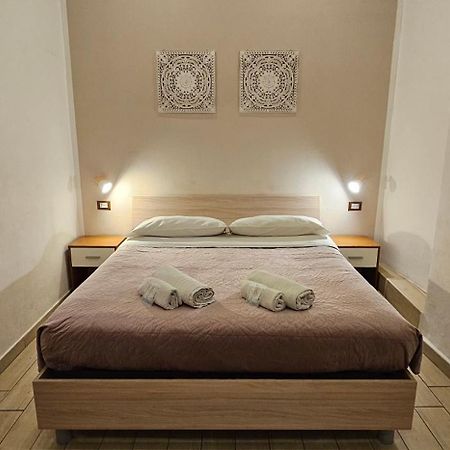 Hostel Josef Палермо Экстерьер фото