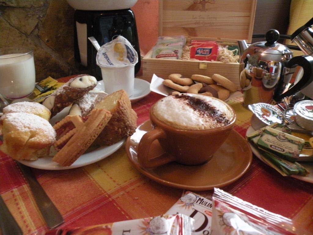 Hostel Josef Палермо Экстерьер фото