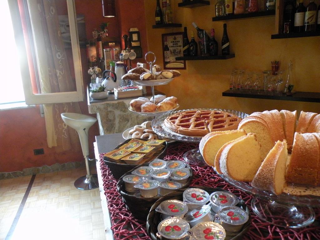 Hostel Josef Палермо Экстерьер фото
