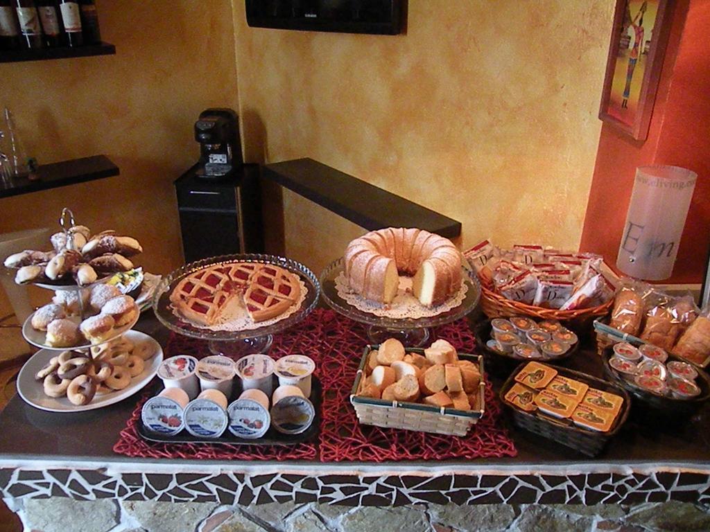 Hostel Josef Палермо Экстерьер фото