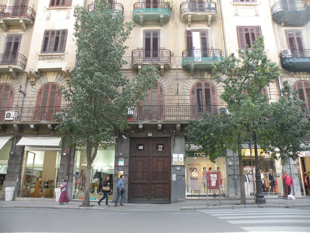 Hostel Josef Палермо Экстерьер фото