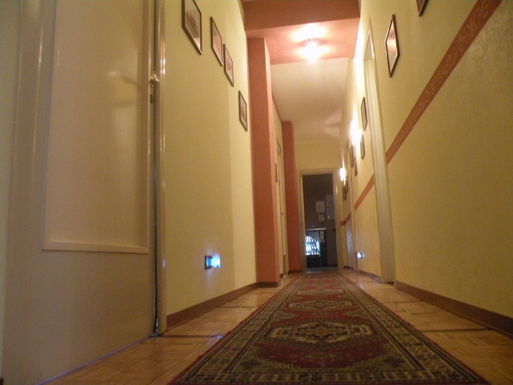 Hostel Josef Палермо Экстерьер фото