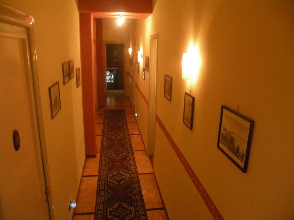 Hostel Josef Палермо Экстерьер фото
