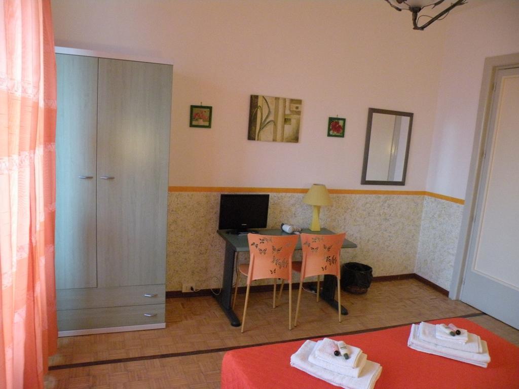 Hostel Josef Палермо Экстерьер фото