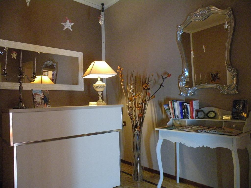 Hostel Josef Палермо Экстерьер фото