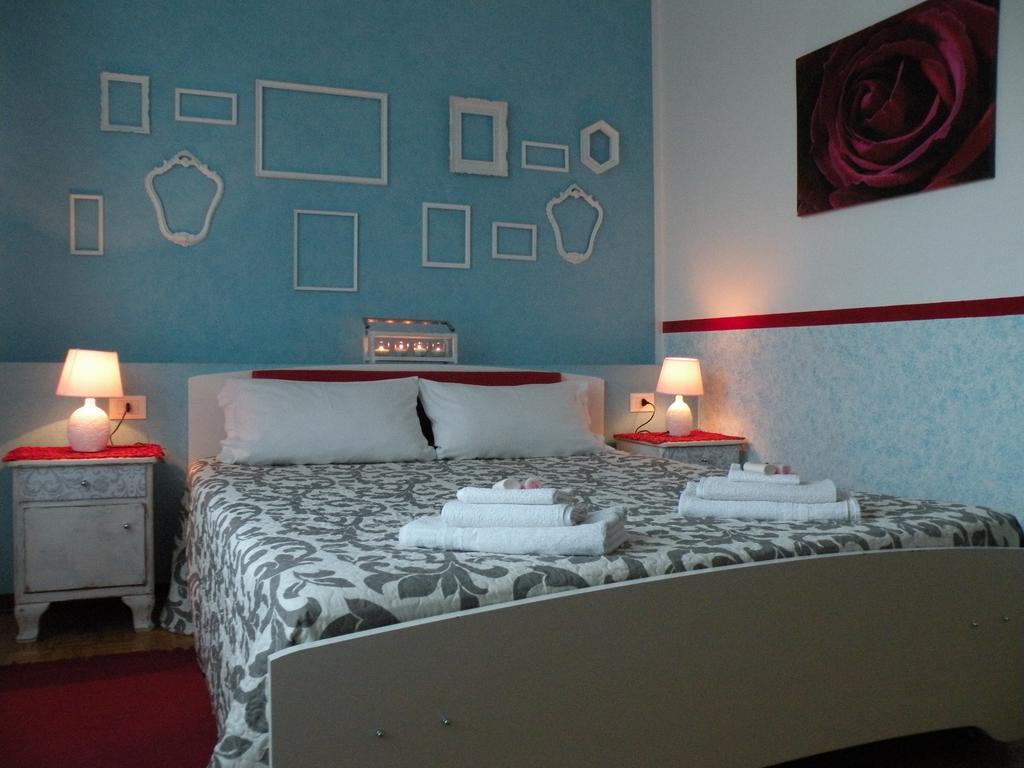 Hostel Josef Палермо Экстерьер фото