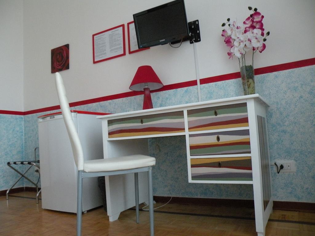 Hostel Josef Палермо Экстерьер фото