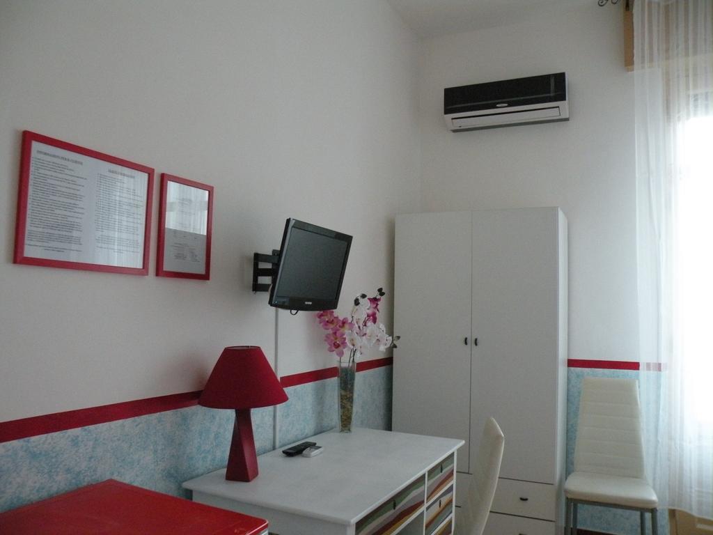 Hostel Josef Палермо Экстерьер фото