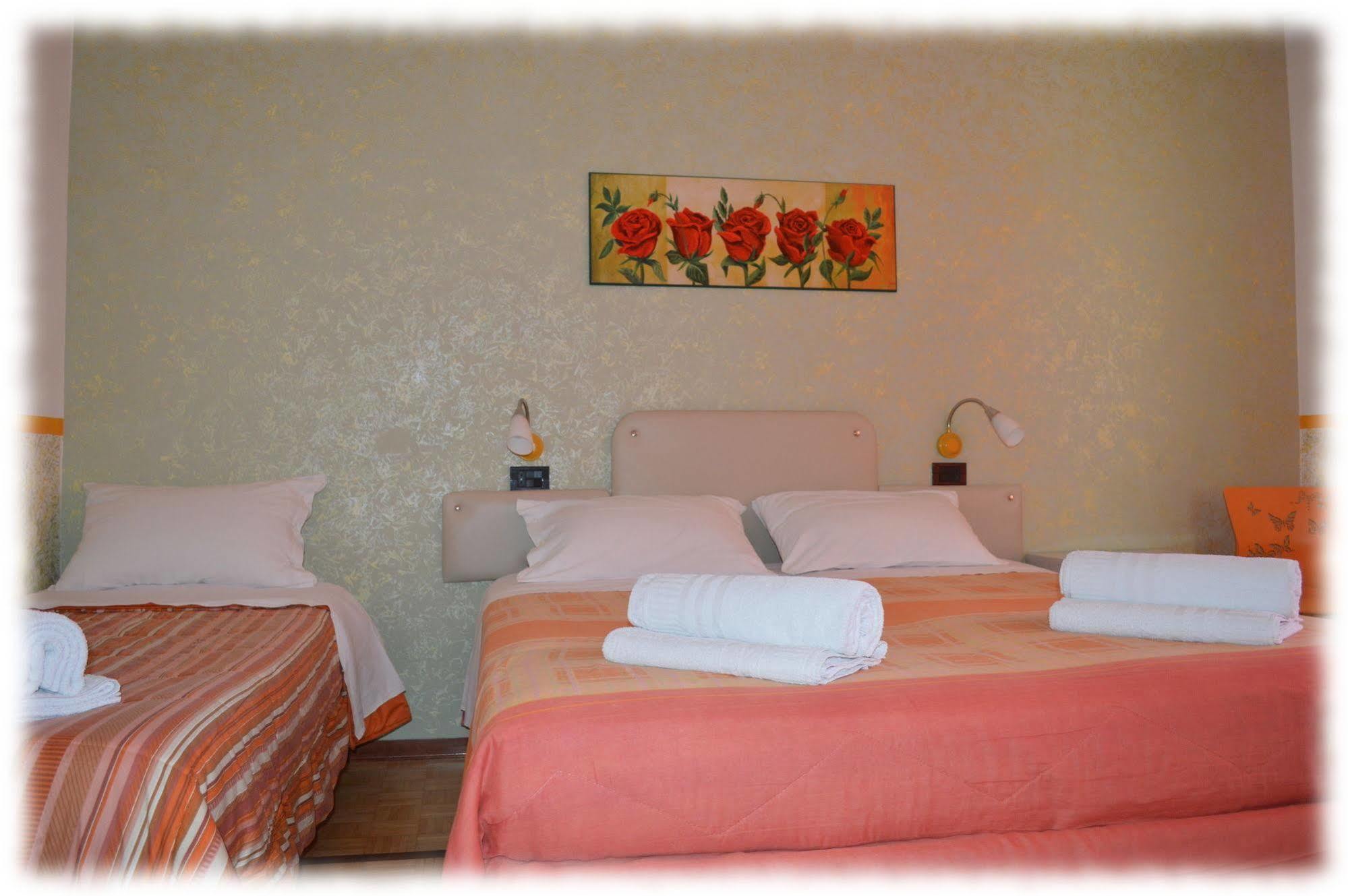 Hostel Josef Палермо Экстерьер фото